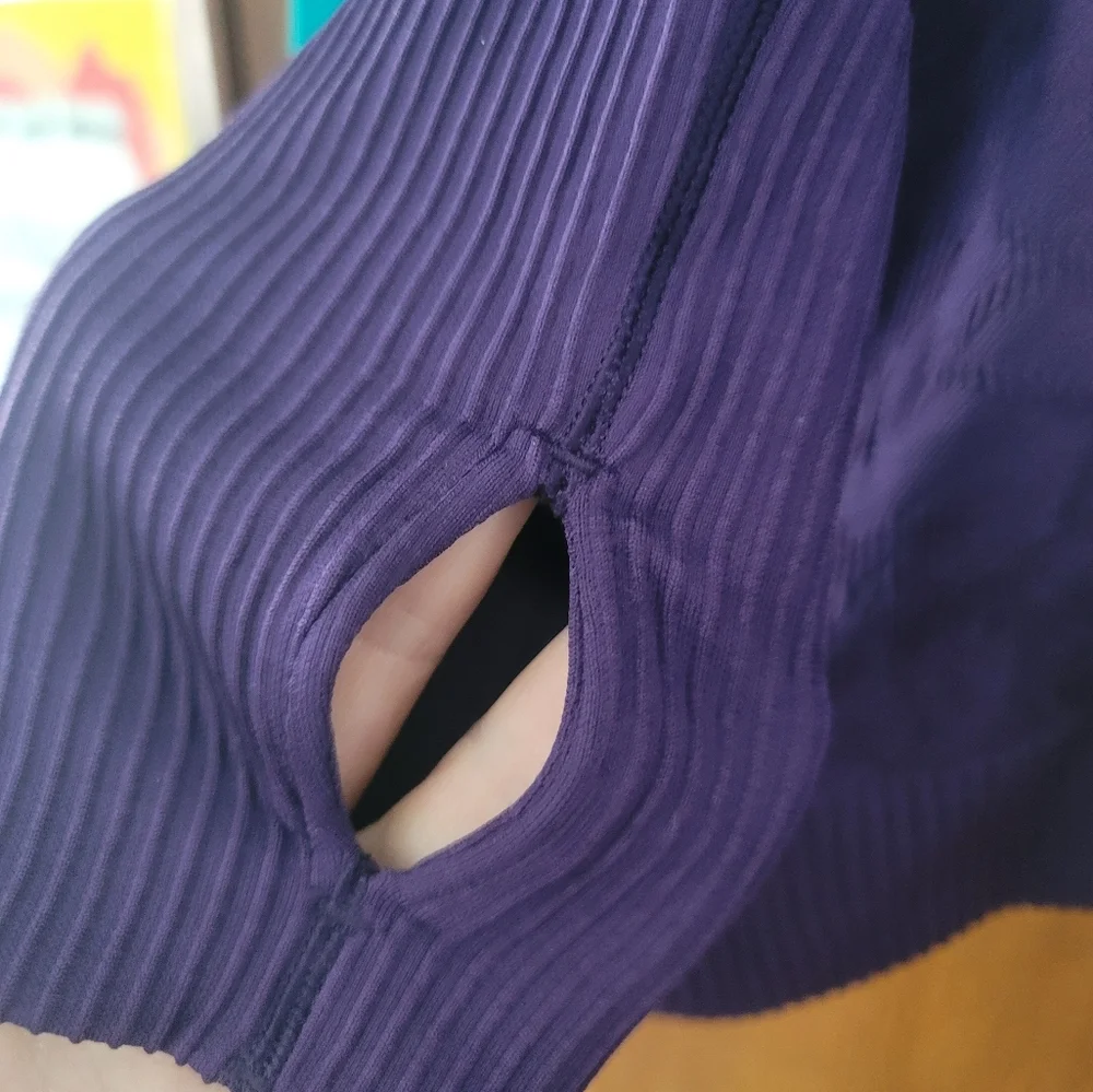 **sold**  Lululemon 3/4 zip pullover. - Picture 4 of 5